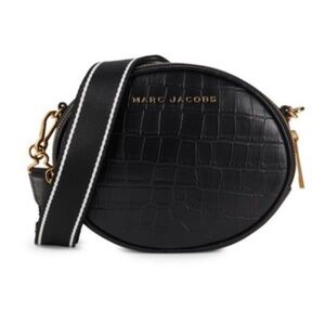 MARC JACOBS
Rewind Oval Leather Crossbody